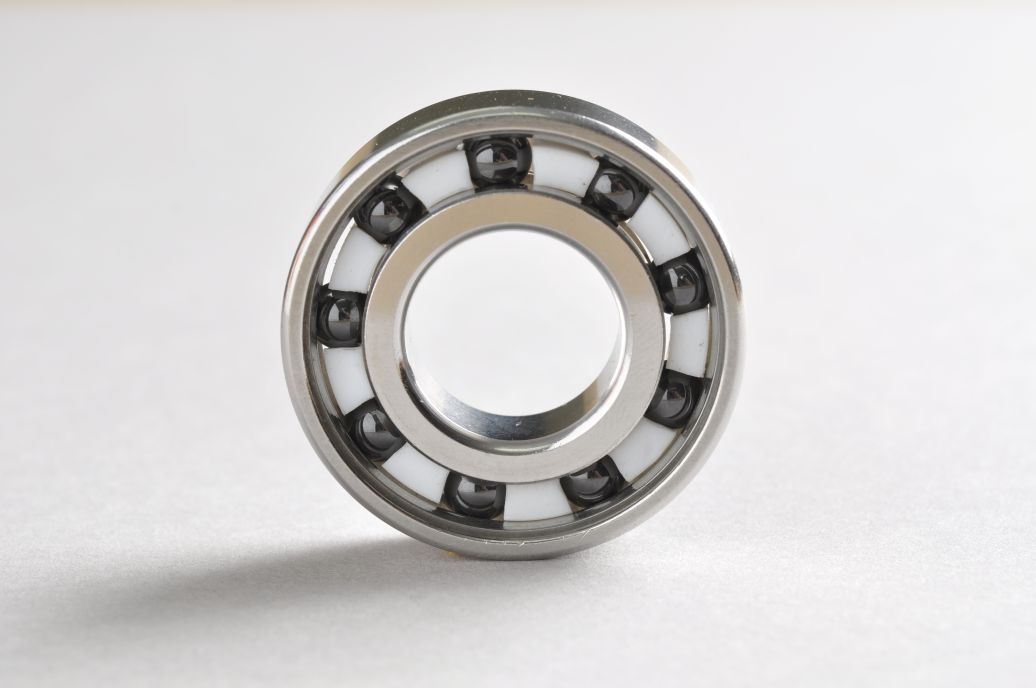 Hybrid ceramic bearing